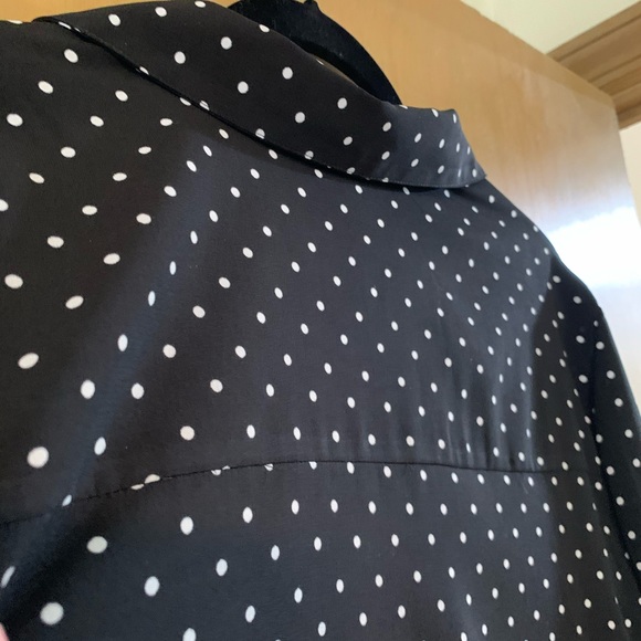 Plus size - Selling a black and white polka dot pull over top - excellent! - Picture 7 of 11